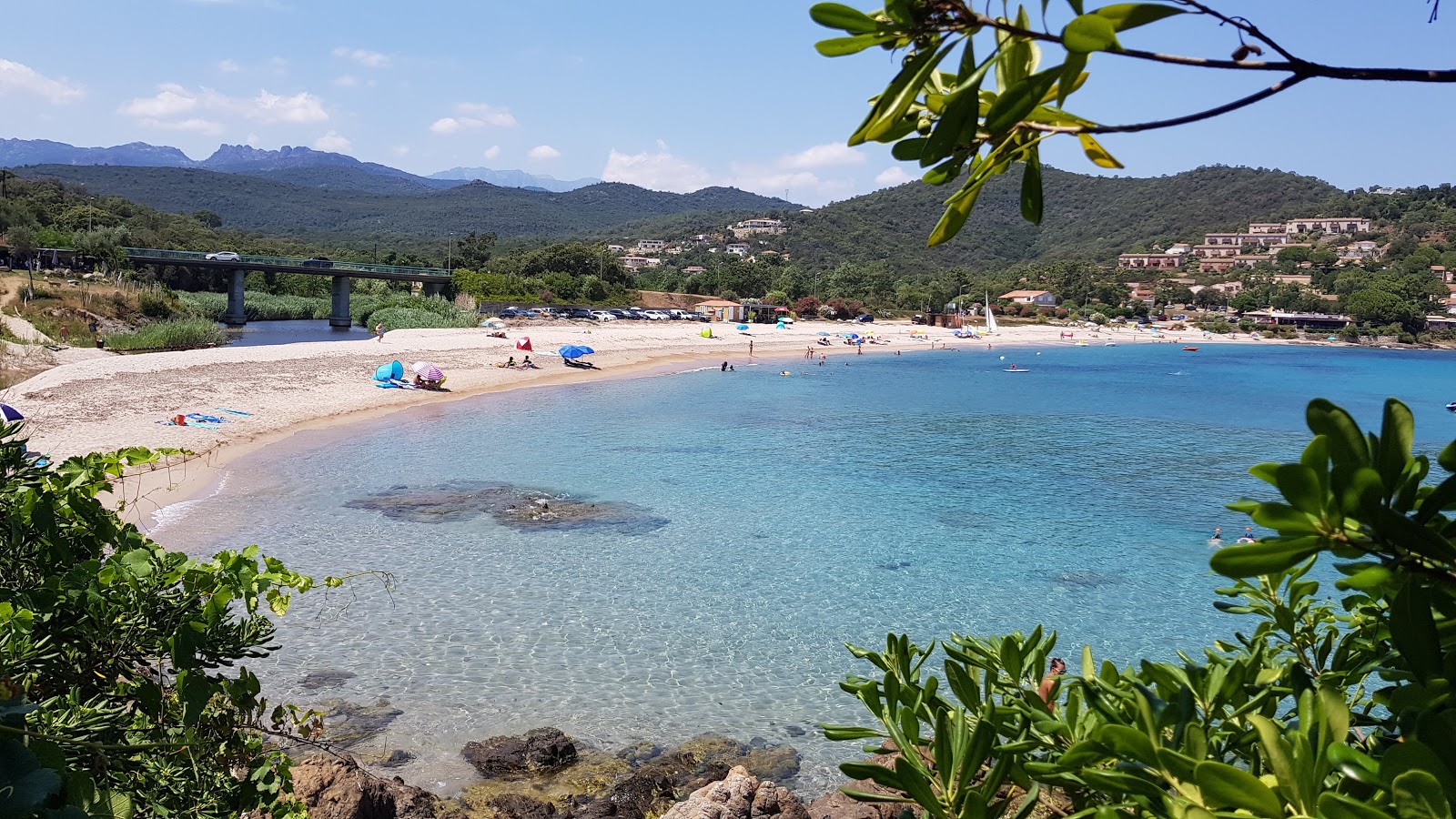 Fotografija Plage de Tarco z svetel pesek površino