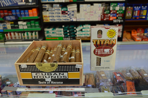 Tobacco Shop «American Smoke & Vape», reviews and photos, 217 E Army Trail Rd, Glendale Heights, IL 60139, USA