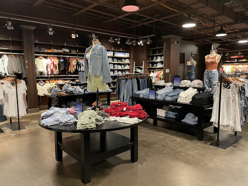 Clothing Store «Hollister Co. Outlet», reviews and photos, 36508 Seaside Outlet Dr, Rehoboth Beach, DE 19971, USA