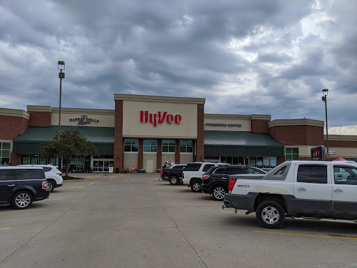 Supermarket «Hy-Vee», reviews and photos, 901 S 4th St, Clinton, IA 52732, USA