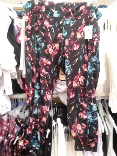 Shoe Store «Famous Footwear», reviews and photos, 4224 Kent Rd, Stow, OH 44224, USA