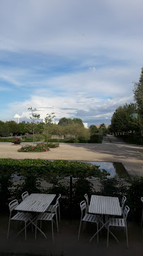 Atmosphère du Restaurant Le Pavillon des Berges à Nanterre - n°4