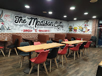 Atmosphère du Restaurant halal The Madison Coffee à Paris - n°7