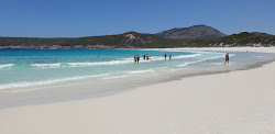 Zdjęcie Hellfire Bay Beach położony w naturalnym obszarze