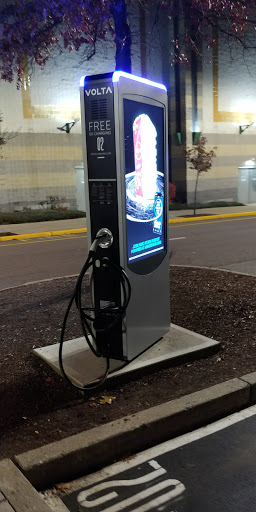 Movie Theater «AMC Framingham 16 with Dine-in Theatres», reviews and photos, 22 Flutie Pass, Framingham, MA 01701, USA