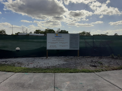 Self-Storage Facility «Burlington Self Storage of Oakland Park», reviews and photos, 3001 N Dixie Hwy, Fort Lauderdale, FL 33334, USA