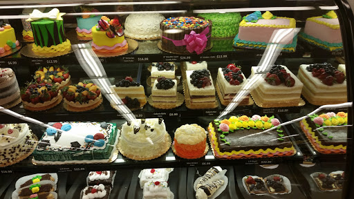 Shopping Mall «Seacliff Village Shopping Center», reviews and photos, Yorktown St & Main St, Huntington Beach, CA 92648, USA