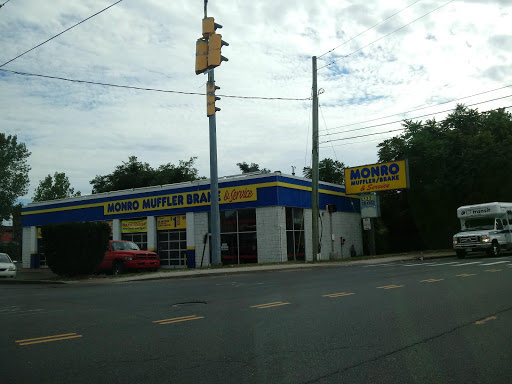 Auto Repair Shop «Monro Muffler Brake & Service», reviews and photos, 649 W Main St, Waterbury, CT 06702, USA