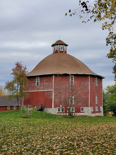 Tourist Attraction «Secrest 1883 Octagonal Barn», reviews and photos, 5750 Osage St SE, West Liberty, IA 52776, USA