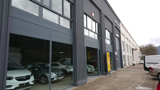Opel Taller J. Cambras en Ripoll, Girona