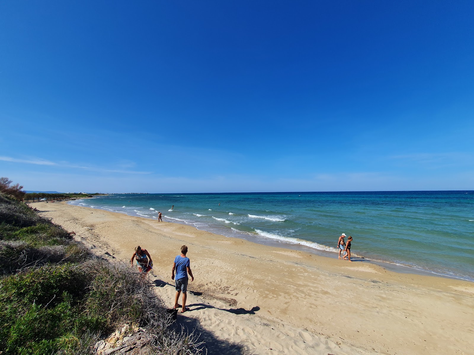 Foto von Lido Tavernese mit beiger sand Oberfläche