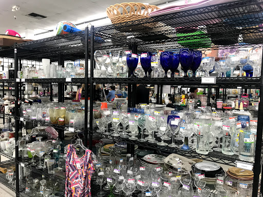Thrift Store «Guadalupe & Rural Goodwill Goodwill Retail Store & Donation Center», reviews and photos, 805 E Guadalupe Rd, Tempe, AZ 85283, USA