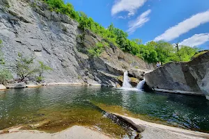 Kapinovski waterfall image