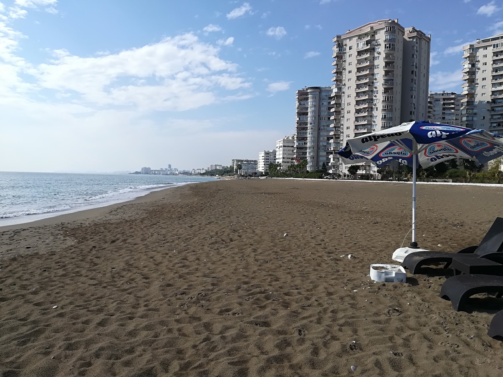 Foto di Mezitli beach II - luogo popolare tra gli intenditori del relax