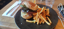 Hamburger du Restaurant français La Table du Plot à Le Puy-en-Velay - n°5