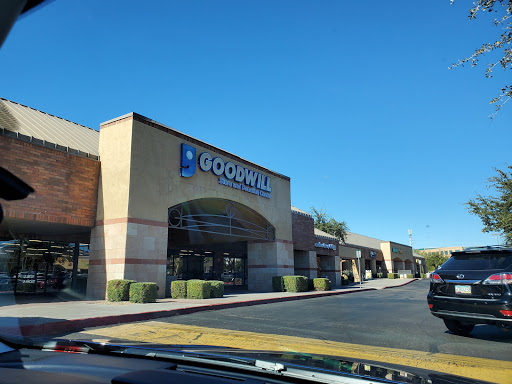 Thrift Store «Thunderbird & Scottsdale Goodwill Retail Store & Donation Center», reviews and photos, 14202 N Scottsdale Rd, Scottsdale, AZ 85254, USA