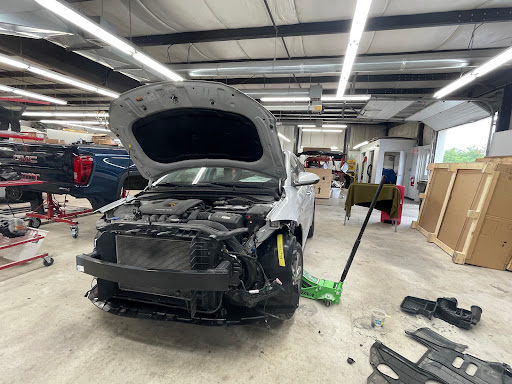 Auto Body Shop «Champaign Automotive Collision Center», reviews and photos, 103 Arbours Dr, Savoy, IL 61874, USA