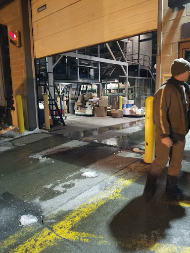 Shipping and Mailing Service «UPS Customer Center - Buffalo», reviews and photos, 931 Bailey Ave, Buffalo, NY 14206, USA