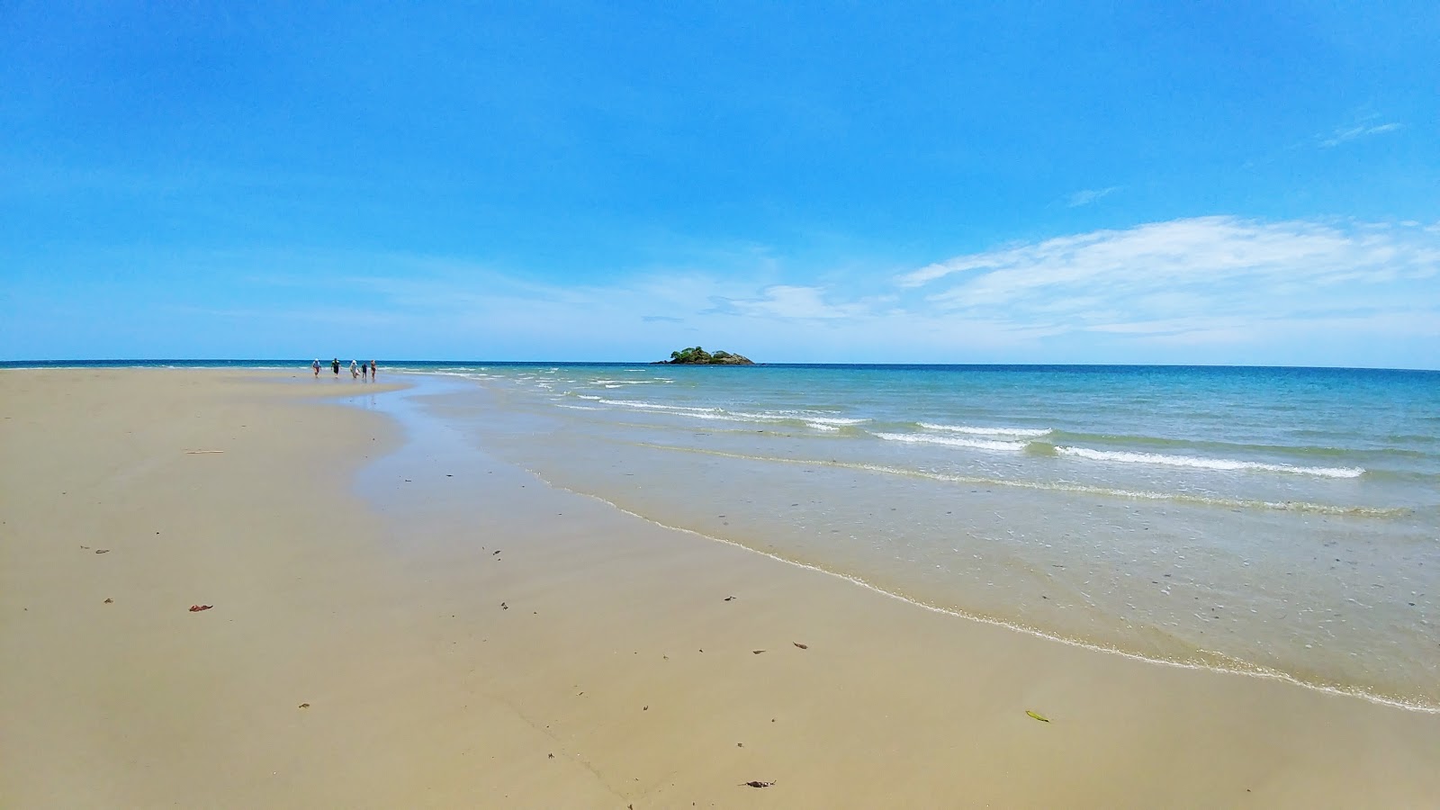 Fotografie cu Thornton Beach cu o suprafață de apa pură turcoaz