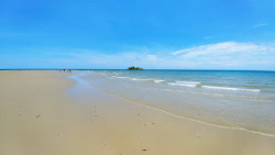 Zdjęcie Thornton Beach z powierzchnią turkusowa czysta woda