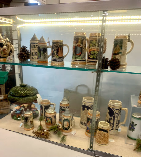 Thrift Store «Second Impressions Upscale Thrift Store», reviews and photos, 3750 S Westnedge Ave, Kalamazoo, MI 49008, USA