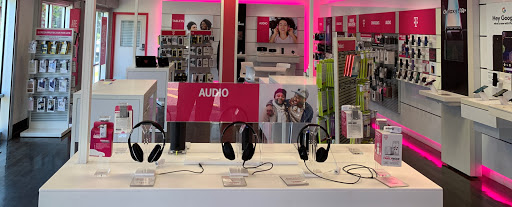 Cell Phone Store «T-Mobile», reviews and photos, 1912 N Monroe St, Tallahassee, FL 32303, USA