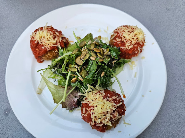 HUHU Cafe - Restaurant