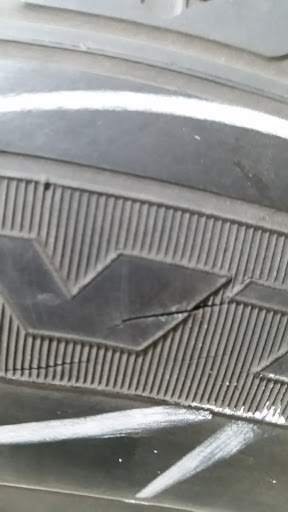 Tire Shop «Discount Tire Store - Joliet, IL», reviews and photos, 1719 W Jefferson St, Joliet, IL 60435, USA