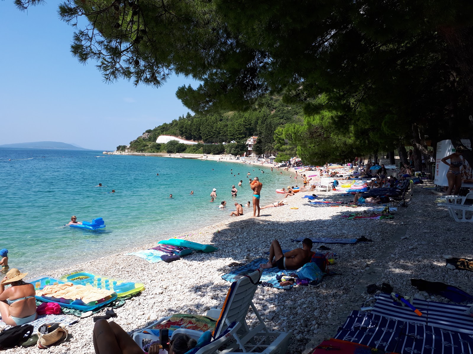 Foto di Ravanje beach con una superficie del acqua cristallina