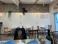 Atmosphère du Bar-restaurant à huîtres L'ître, bar à huîtres à Saint-Vaast-la-Hougue - n°1