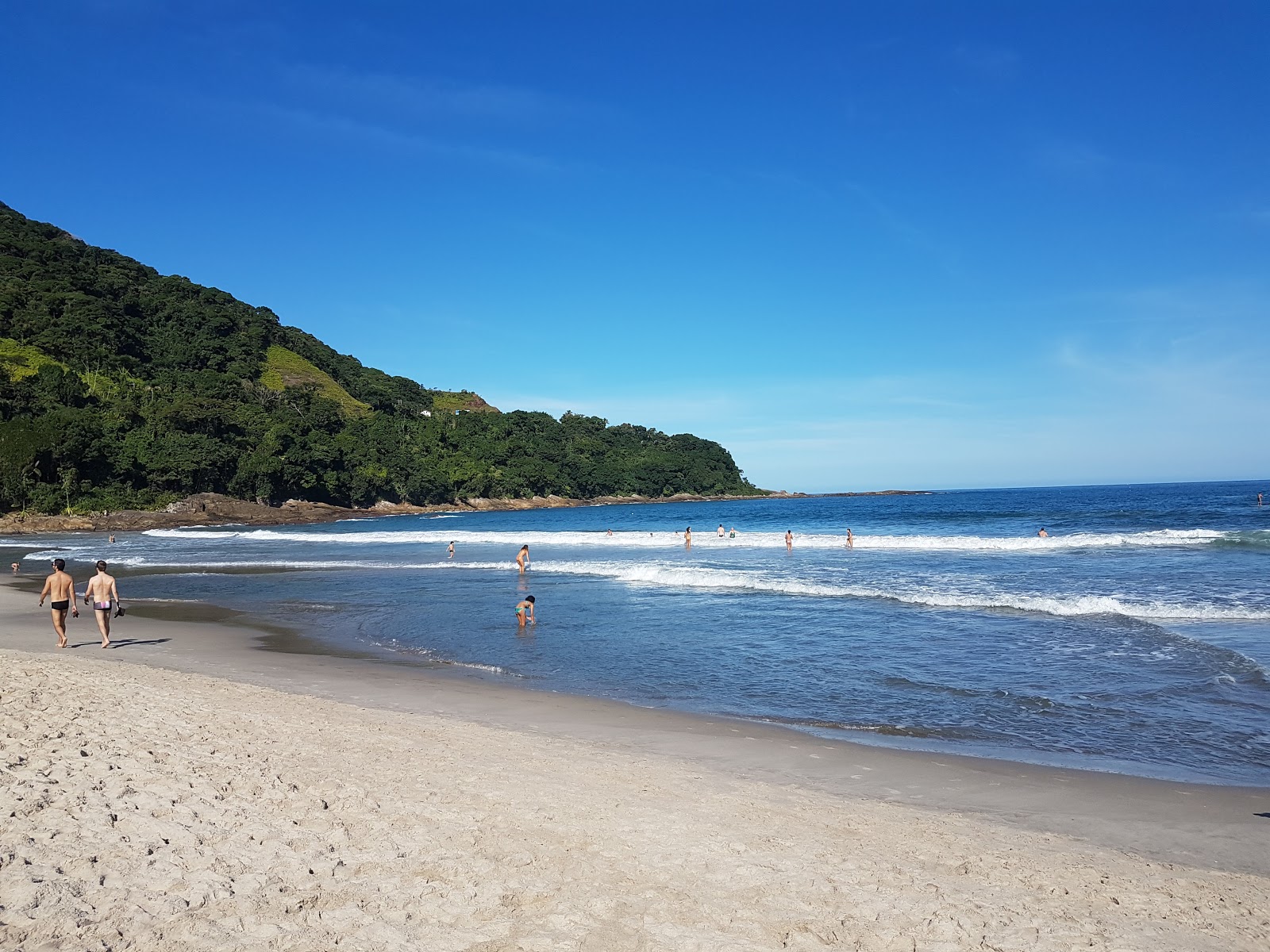 Foto di Spiaggia di Camburizinho con una superficie del sabbia beige fine