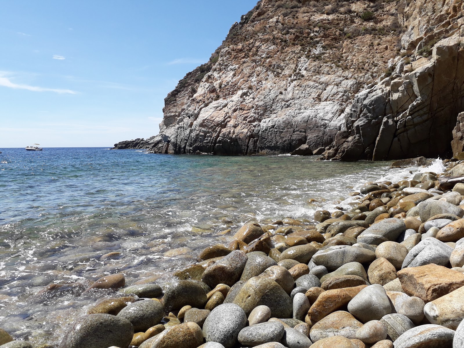Cala del Corvo的照片 带有小海湾