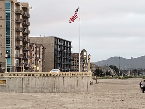 Shopping Mall «Seaside Beach Oregon», reviews and photos, 229-299 S Promenade, Seaside, OR 97138, USA