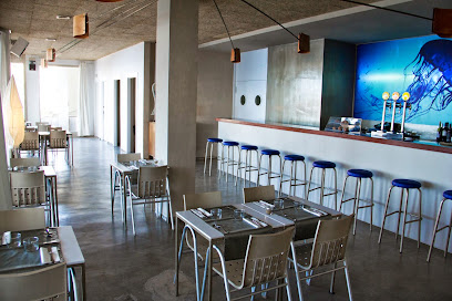 Medusa Lounge Bar i Àpats - Carrer del Cargol, 3A, 17130 L,Escala, Girona, Spain
