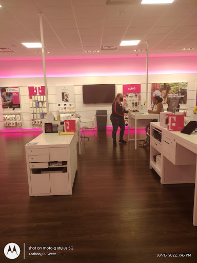 Cell Phone Store «T-Mobile», reviews and photos, 1424 N Expy, Griffin, GA 30223, USA