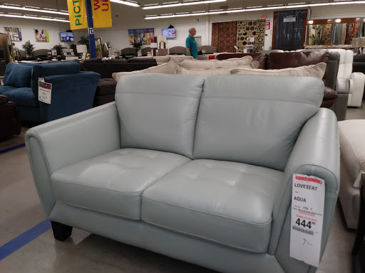 Outlet Store «Rooms To Go Outlet Furniture Store - Seffner», reviews and photos, 11540 E Highway 92, Seffner, FL 33584, USA