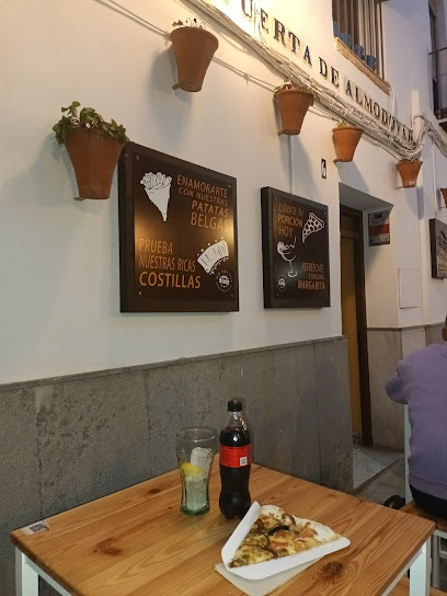 Slice of New York Pizza Cordoba - C. Prta de Almodóvar, 6, 14003 Córdoba, Spain