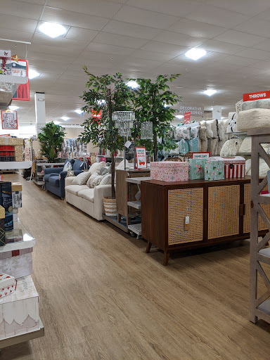 Home Goods Store «HomeGoods», reviews and photos, 7937 113th St, Seminole, FL 33772, USA