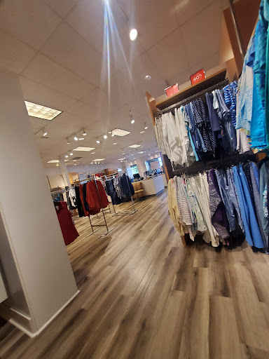 Shopping Mall «Woodburn Premium Outlets», reviews and photos, 1001 N Arney Rd, Woodburn, OR 97071, USA