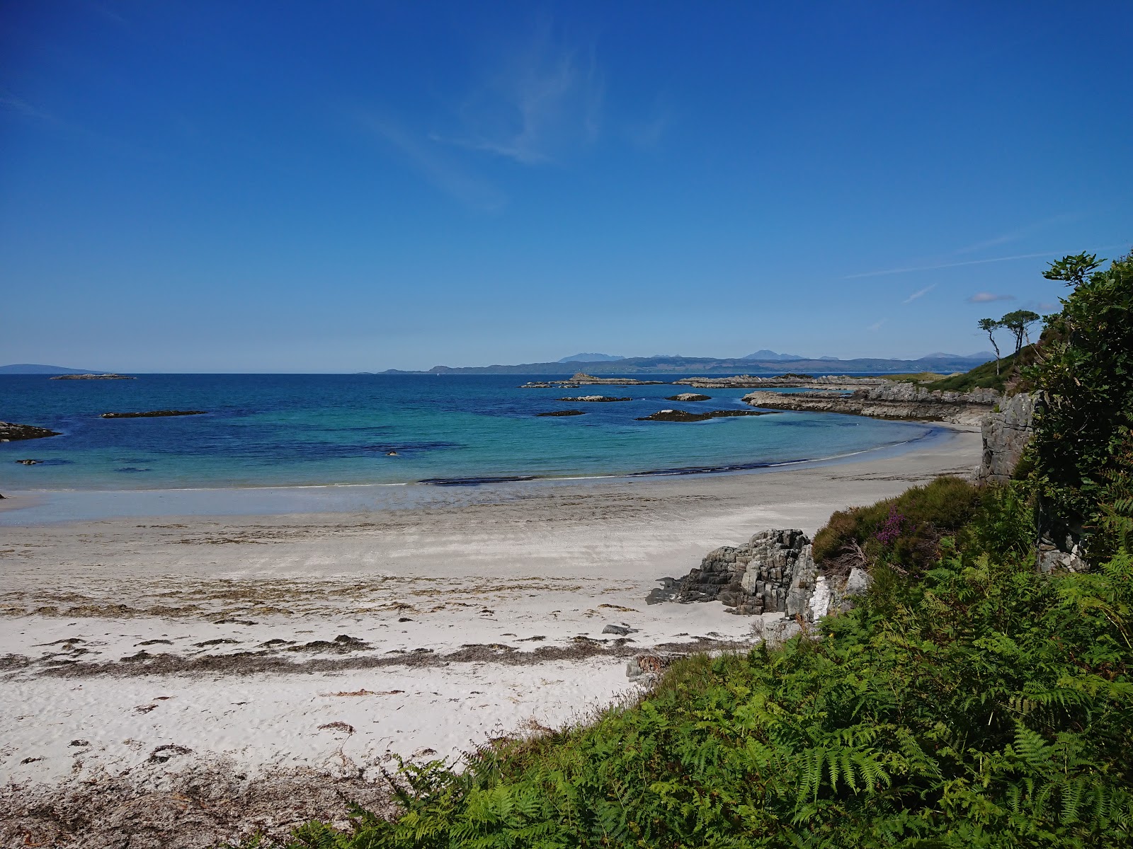 Valokuva Camusdarach Beach IIista. pinnalla beige iekka:n kanssa