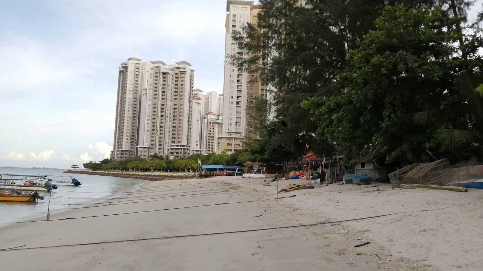 Tanjung Tokong Beach'in fotoğrafı çok temiz temizlik seviyesi ile