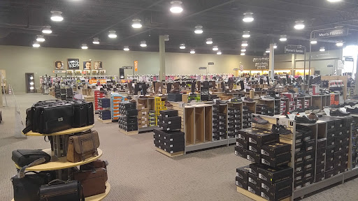 Shoe Store «DSW Designer Shoe Warehouse», reviews and photos, 2771 Town Center Blvd, Crestview Hills, KY 41017, USA