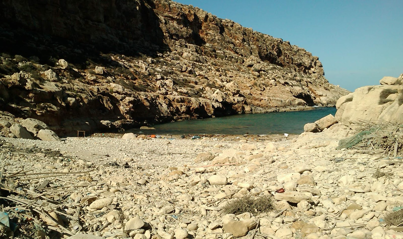 Photo of Deep River with rocks cover surface