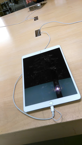 Computer Store «Apple Tacoma Mall», reviews and photos, 4502 S Steele St, Tacoma, WA 98409, USA