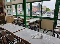 Atmosphère du Restaurant Le Progrès Café Bar Brasserie à Fontenay-sous-Bois - n°5
