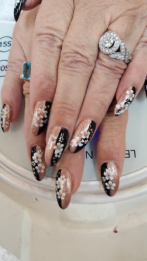 Nail Salon «DH Nails & Spa», reviews and photos, 26923 Maple Valley Black Diamond Rd SE, Maple Valley, WA 98038, USA