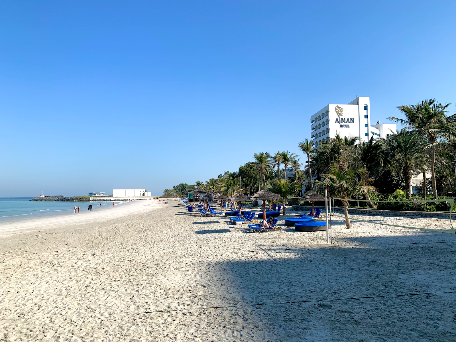 Foto van Ajman resort Strand met helder fijn zand oppervlakte