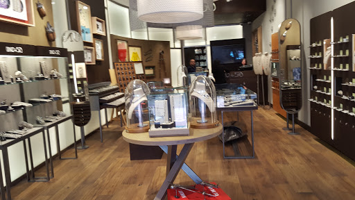 Jewelry Store «UNOde50», reviews and photos, 919 Lincoln Rd, Miami Beach, FL 33139, USA