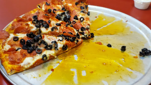 Pizza Restaurant «Pizza! Golf! Pizza Putters Family Entertainment Center», reviews and photos, 1156 OR-99, Eugene, OR 97402, USA