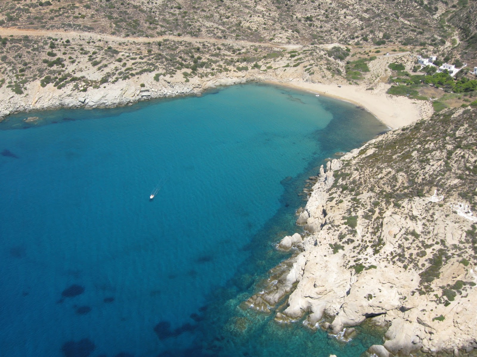 Foto de Klima beach con cala pequeña